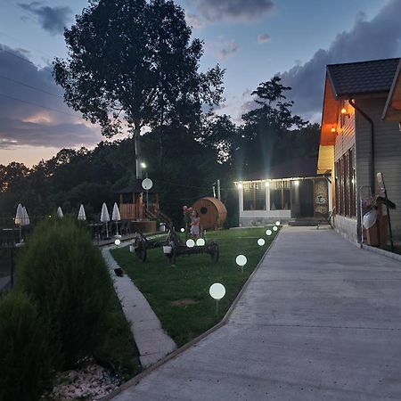 La Maria Si Ioana Appartement Curtea de Argeş Buitenkant foto
