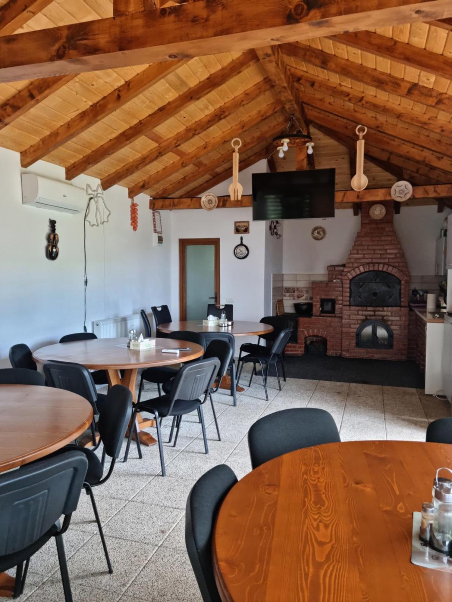 La Maria Si Ioana Appartement Curtea de Argeş Buitenkant foto
