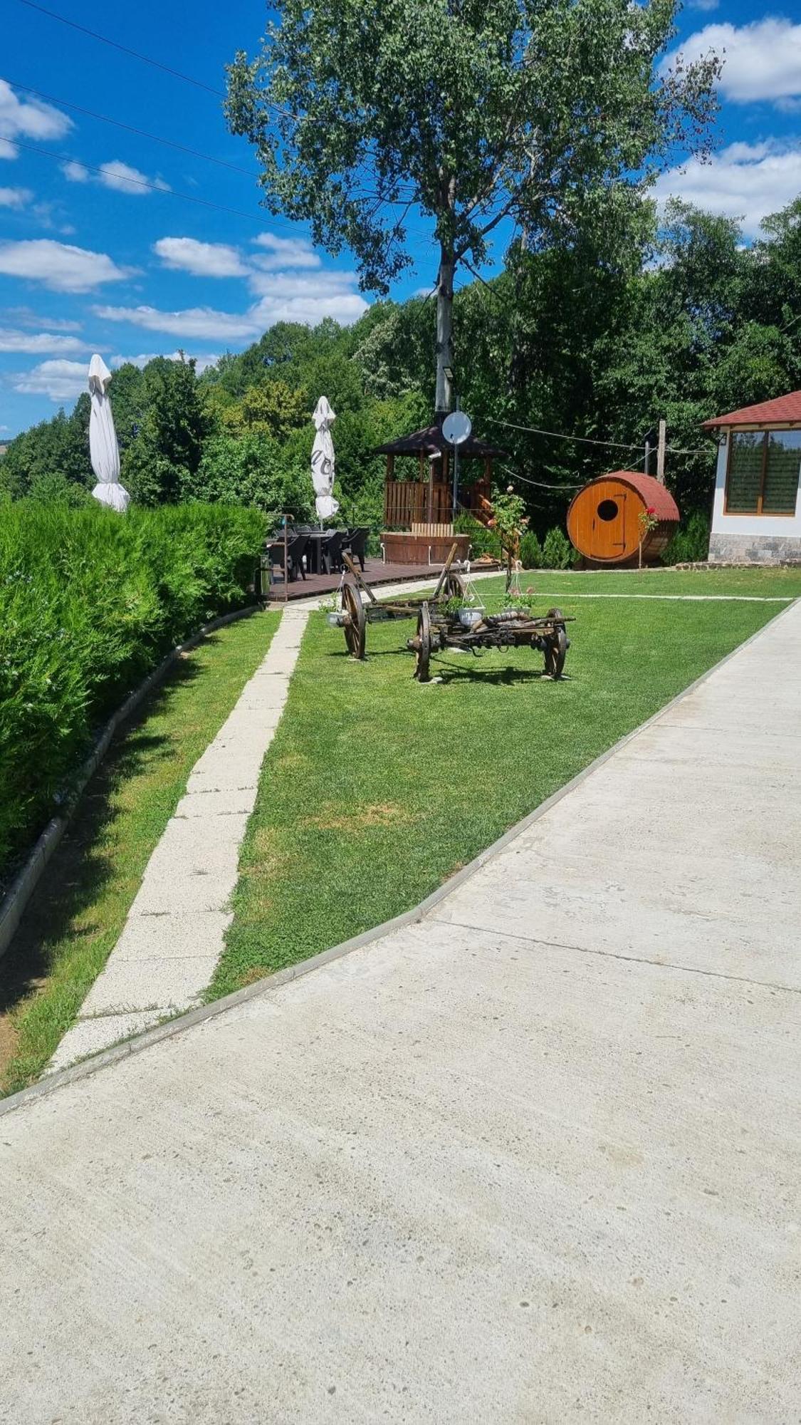 La Maria Si Ioana Appartement Curtea de Argeş Buitenkant foto
