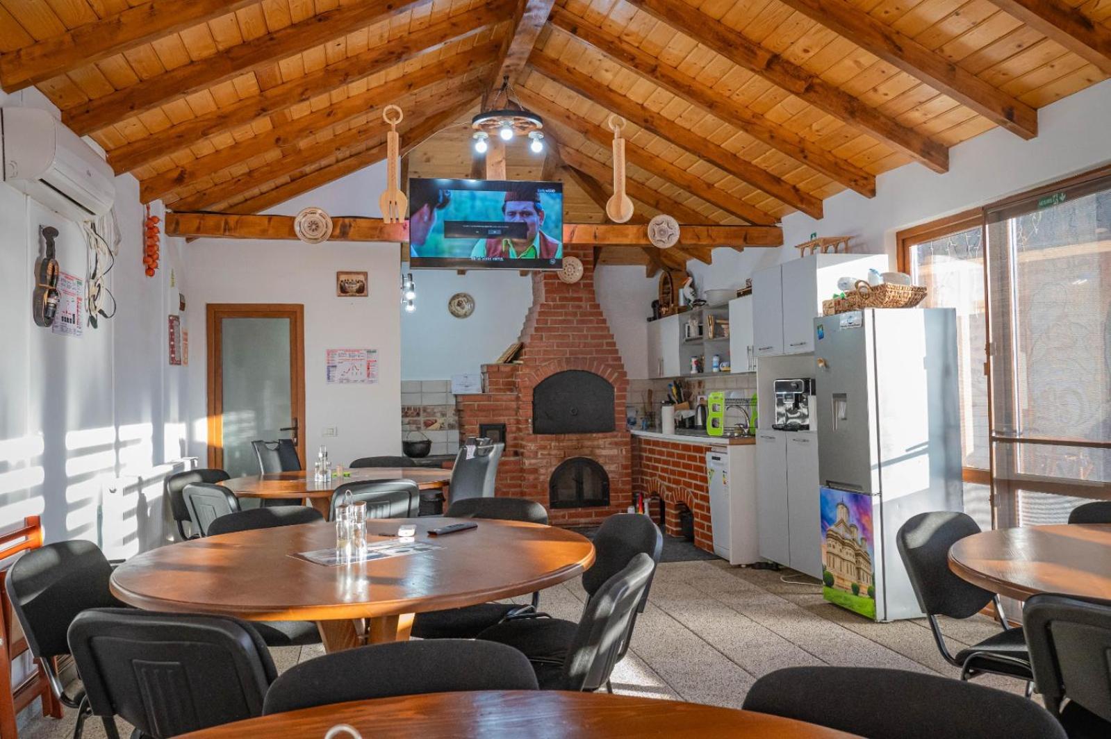 La Maria Si Ioana Appartement Curtea de Argeş Buitenkant foto